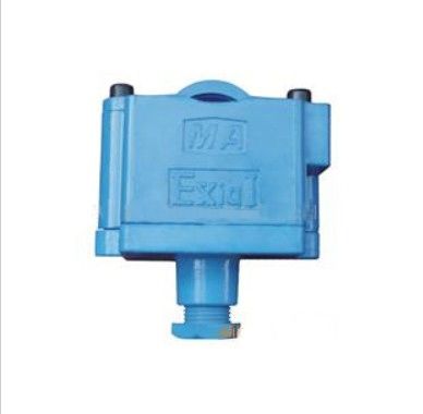 GKT5L設(shè)備開停傳感器產(chǎn)品詳情  　　GKT5L設(shè)備開停傳感器產(chǎn)品介紹  　　礦用設(shè)備開停傳感器主要用于監(jiān)測(cè)煤礦井下機(jī)電設(shè)備(如采煤機(jī)、運(yùn)輸機(jī)、提升機(jī)、破碎機(jī)、局扇、泵站、風(fēng)機(jī)等)的開停狀態(tài)，并把檢測(cè)到的設(shè)備開停信號(hào)轉(zhuǎn)換成各種標(biāo)準(zhǔn)信號(hào)傳輸給礦井監(jiān)測(cè)系統(tǒng)(或其它向地面?zhèn)魉托畔⒌妮d波設(shè)備等)，GKT5L設(shè)備開停傳感器可實(shí)現(xiàn)由地面對(duì)全礦電氣設(shè)備開停狀態(tài)進(jìn)行集中連續(xù)自動(dòng)監(jiān)測(cè)。  　　礦用設(shè)備開停傳感器是確保礦井安全生產(chǎn)，實(shí)時(shí)監(jiān)測(cè)礦井生產(chǎn)狀況實(shí)用可靠的自動(dòng)化裝備，也可作為統(tǒng)計(jì)各種機(jī)電設(shè)備運(yùn)轉(zhuǎn)好壞、運(yùn)轉(zhuǎn)時(shí)間長短及設(shè)備利用率的依據(jù)。  　　GKT5L設(shè)備開停傳感器優(yōu)點(diǎn)  　　GKT5L設(shè)備開停傳感器系礦用本質(zhì)安全型，采用新型優(yōu)化設(shè)計(jì)。礦用設(shè)備開停傳感器輸出形式已形成系列，適合與國內(nèi)外各種監(jiān)測(cè)系統(tǒng)配套，適用于監(jiān)測(cè)供電電流大于5A的各種交流驅(qū)動(dòng)的機(jī)電設(shè)備。GKT5L設(shè)備開停傳感器具有結(jié)構(gòu)新穎、安裝使用方便、功耗低、適應(yīng)性強(qiáng)、性能穩(wěn)定可靠、免維護(hù)等特點(diǎn)。  　　GKT5L設(shè)備開停傳感器參數(shù)  　　GKT5L設(shè)備開停傳感器主要技術(shù)指標(biāo)  　　防爆型式：礦用本質(zhì)安全型  　　防爆標(biāo)志;：ExibI  　　防護(hù)等級(jí)：IP54  　　輸入電源：工作電壓：本安直流8～18V  　　工作電流：≤10mA  　　被測(cè)設(shè)備電流載量：≥5A  　　被測(cè)設(shè)備供電電纜范圍：電纜外徑：ф16～80mm  　　電纜品種：橡套、鋼網(wǎng)、鎧裝及屏蔽等  　　工作方式; 直接卡固在供電電纜外皮上，連續(xù)工作  　　輸出信號(hào)：a、電壓：0/5V  　　b、數(shù)字方式：RS485  　　輸出信號(hào)傳輸距離：≥2Km  　　運(yùn)行顯示：紅、綠二個(gè)LED發(fā)光指示進(jìn)出線口及適用電纜：進(jìn)出線口：二個(gè);  　　電纜外徑：6～12mm。 2芯～4芯  　　外形尺寸：100×70×200mm  　　重量：約50g  　　GKT5L設(shè)備開停傳感器實(shí)物圖  　　  GKT5L設(shè)備開停傳感器  　　  GKT5L設(shè)備開停傳感器  　　  GKT5L設(shè)備開停傳感器  　　因產(chǎn)品生產(chǎn)批次、具體型號(hào)不同，以上圖片僅供參考，詳情可聯(lián)系我們的銷售人員進(jìn)行具體核實(shí)