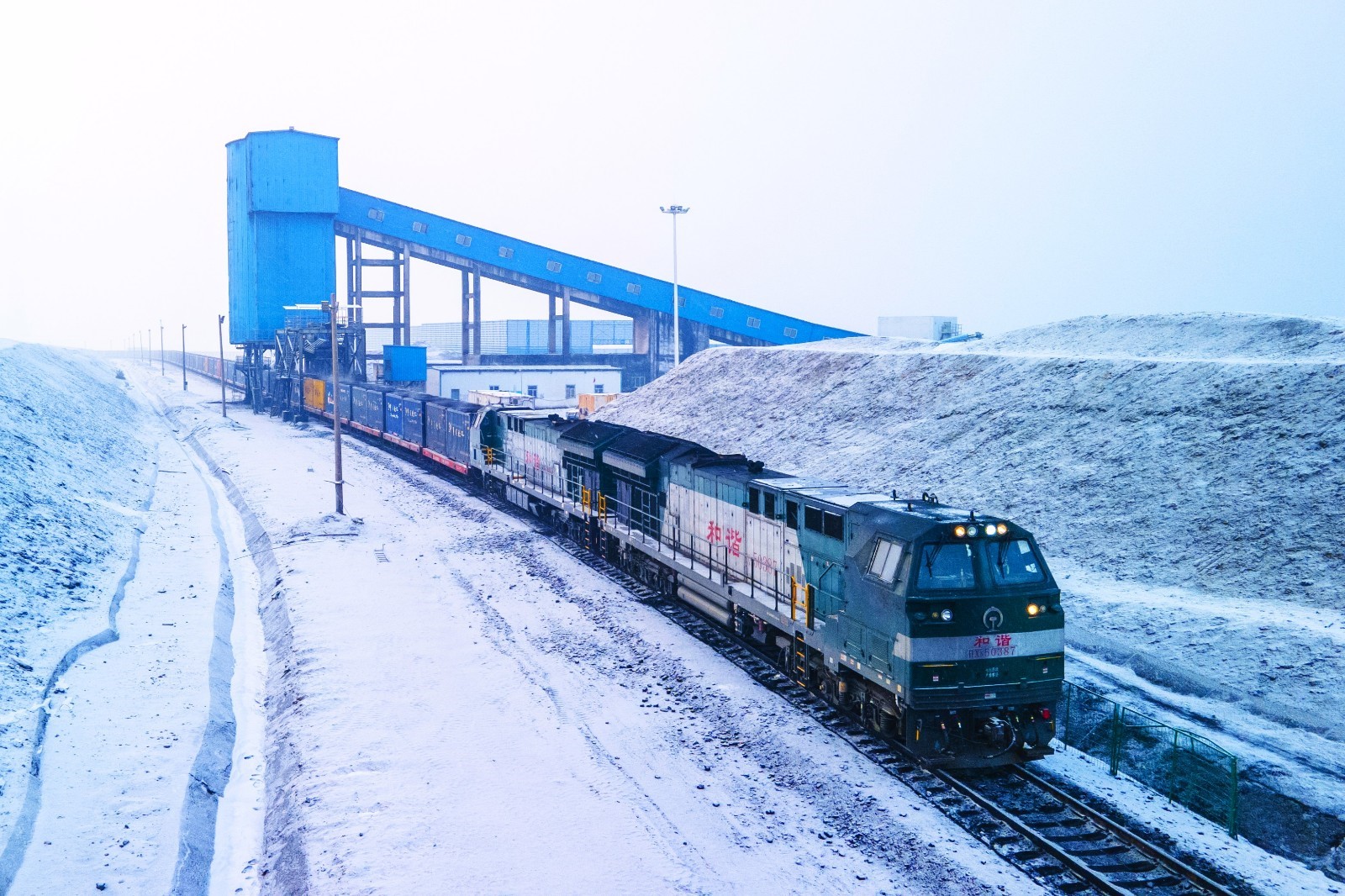 國能新疆能源煤炭鐵路發(fā)運突破百萬噸大關(guān)